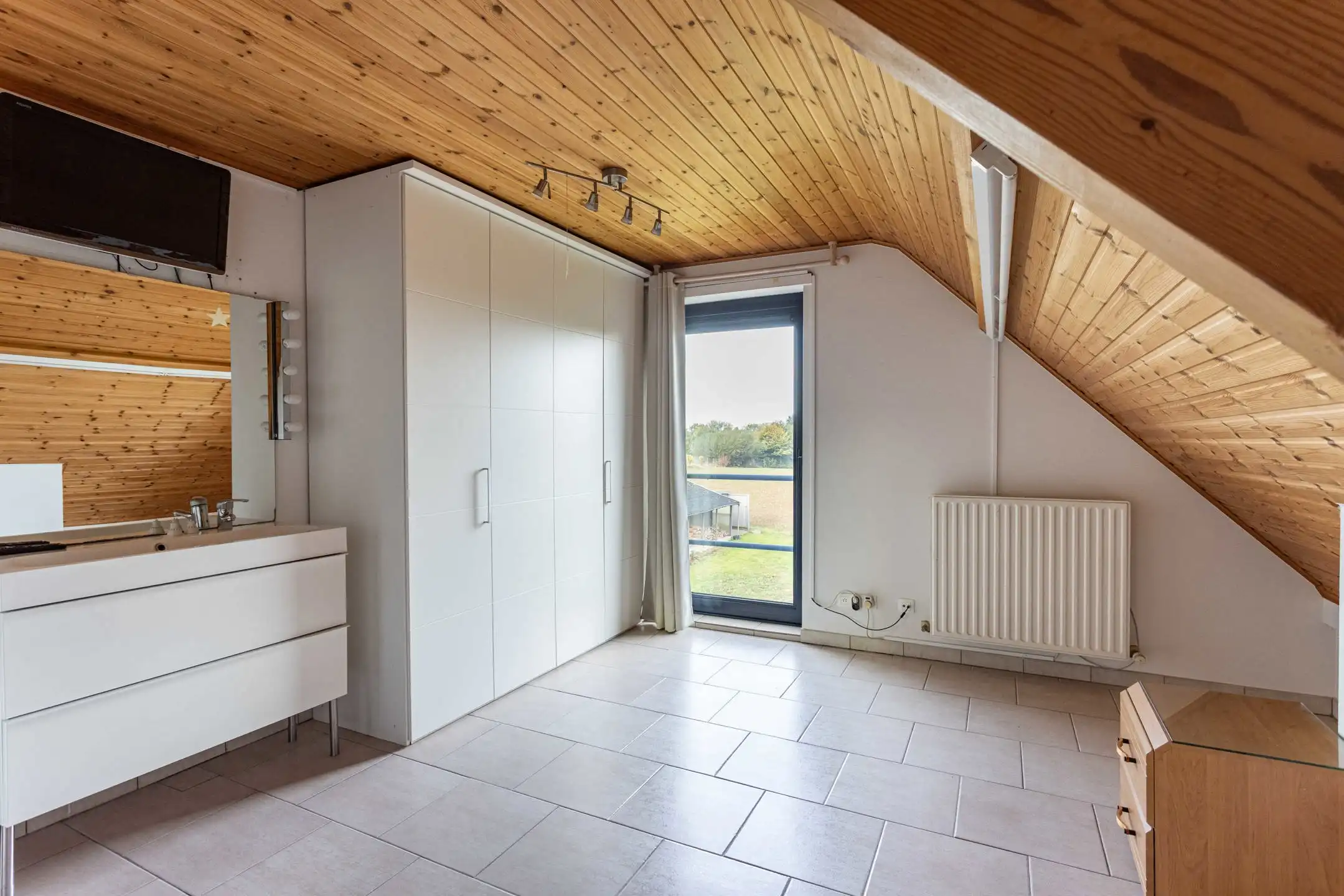 Ruime villa met praktijkmogelijkheden in landelijk Mater foto 15