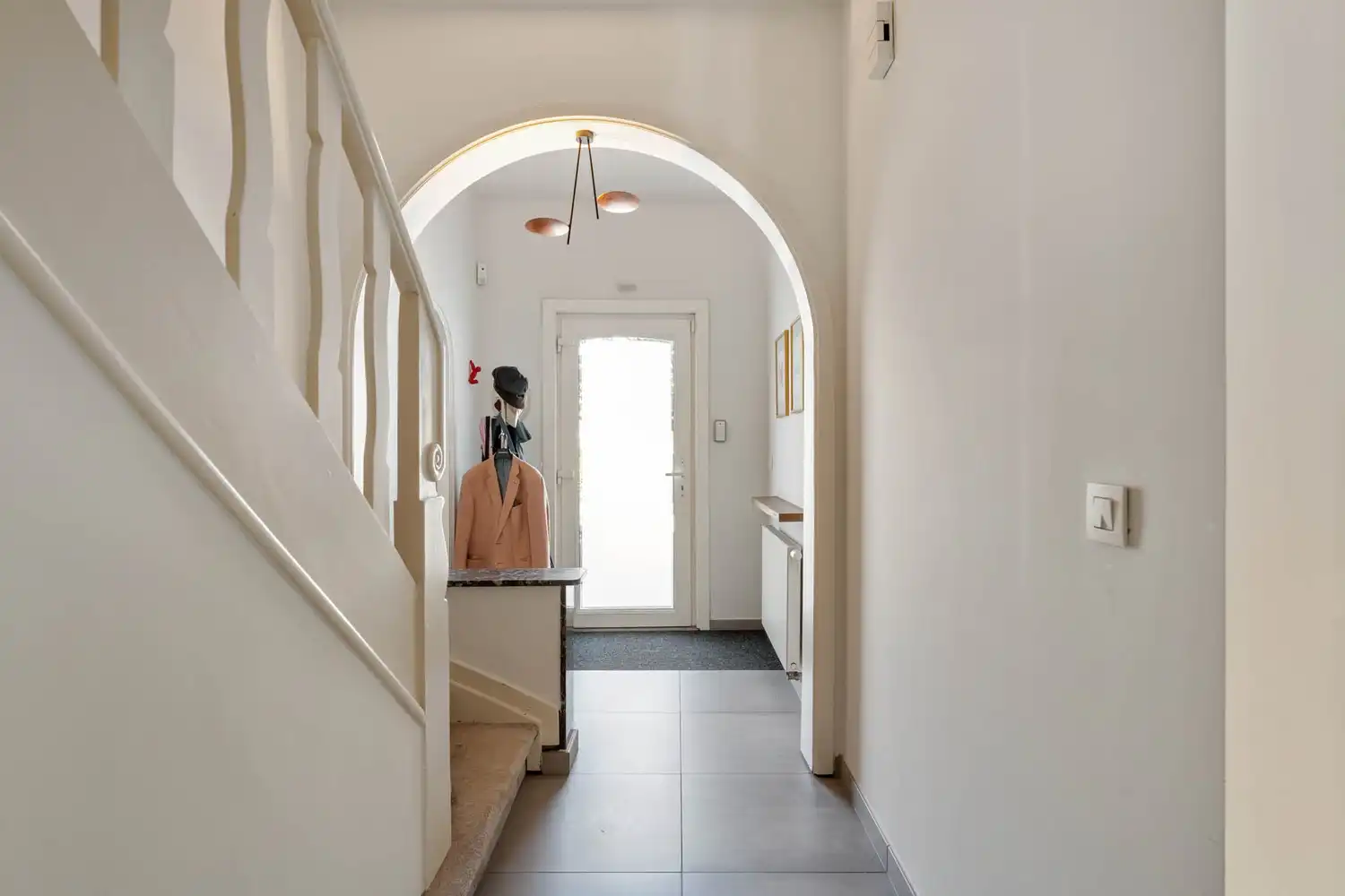 Gerenoveerde en energiezuinige(B-label) woning met 3 slaapkamers, 2 badkamers, een dressing, een garage met een oprit en een tuin nabij het station van Leuven! foto 14