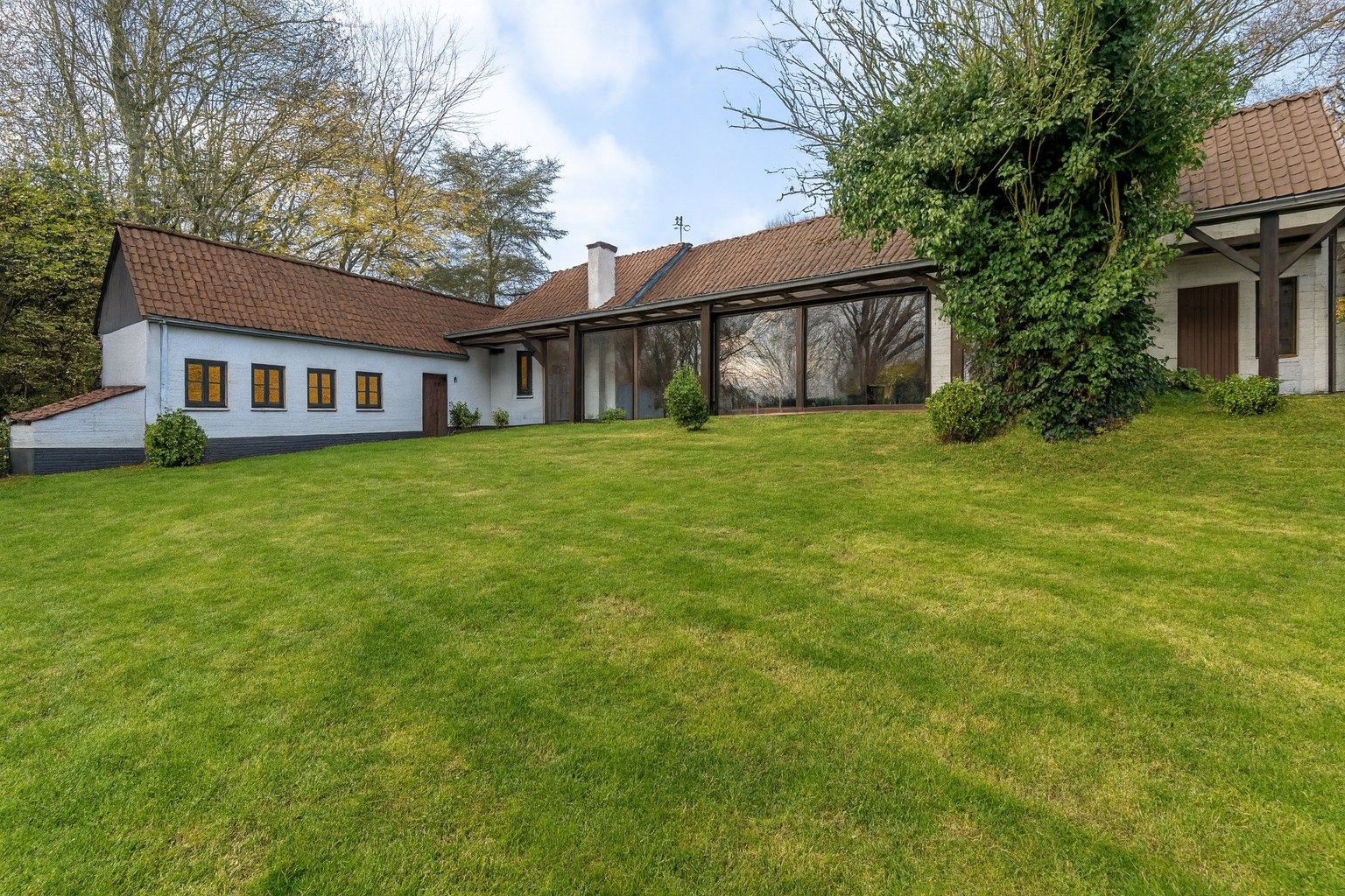 Te renoveren hoeve op sublieme ligging foto 5