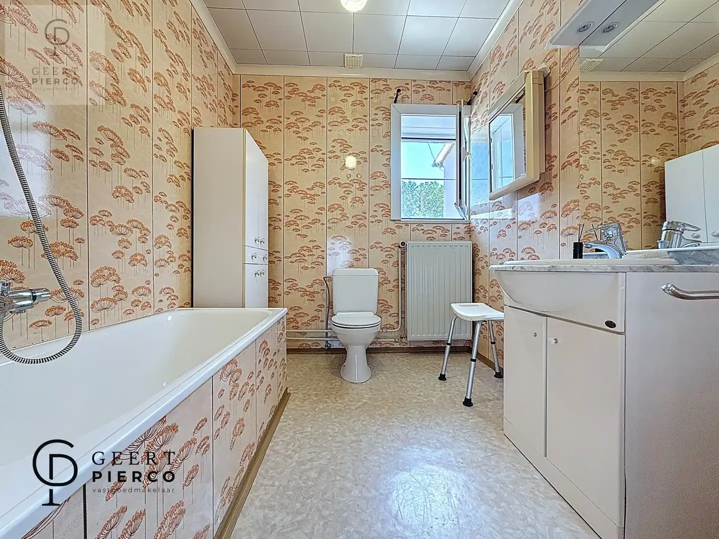 Charmante woning met schuur foto 15