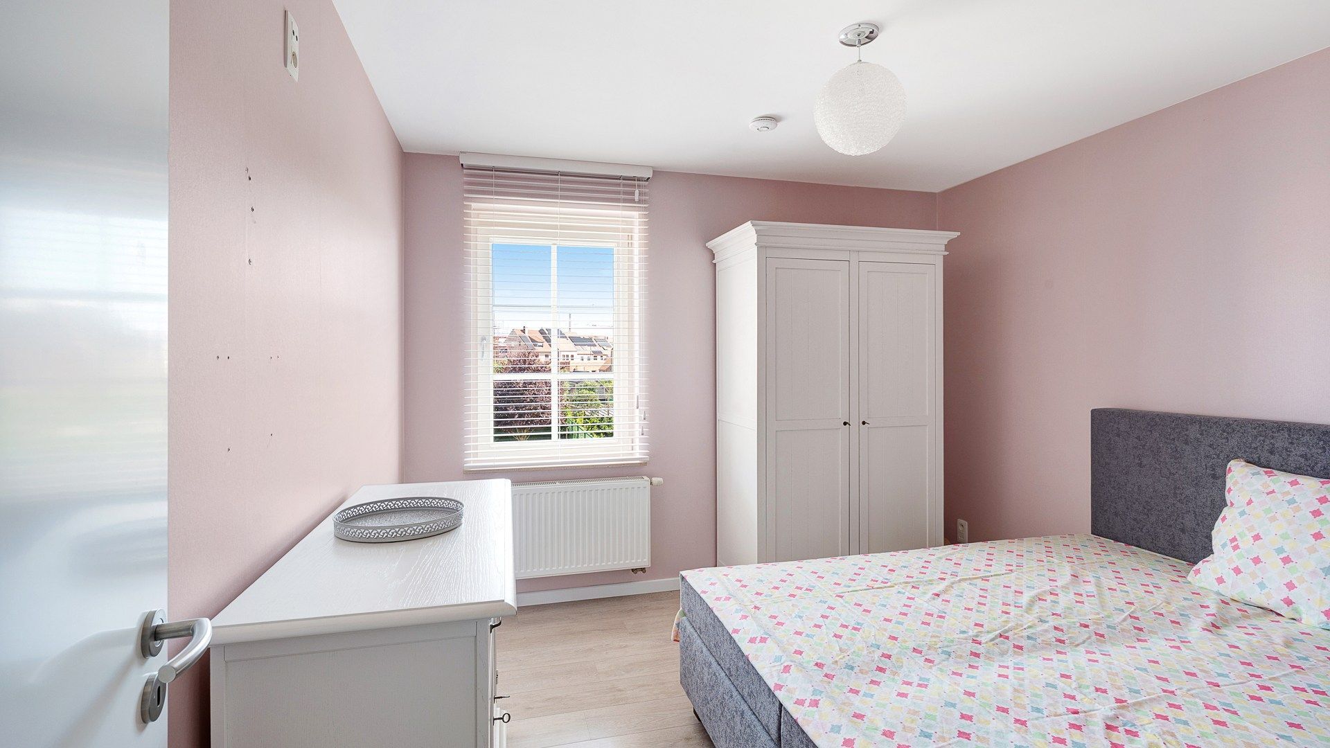 Bijzonder groot en goed onderhouden halfopen villa foto 15