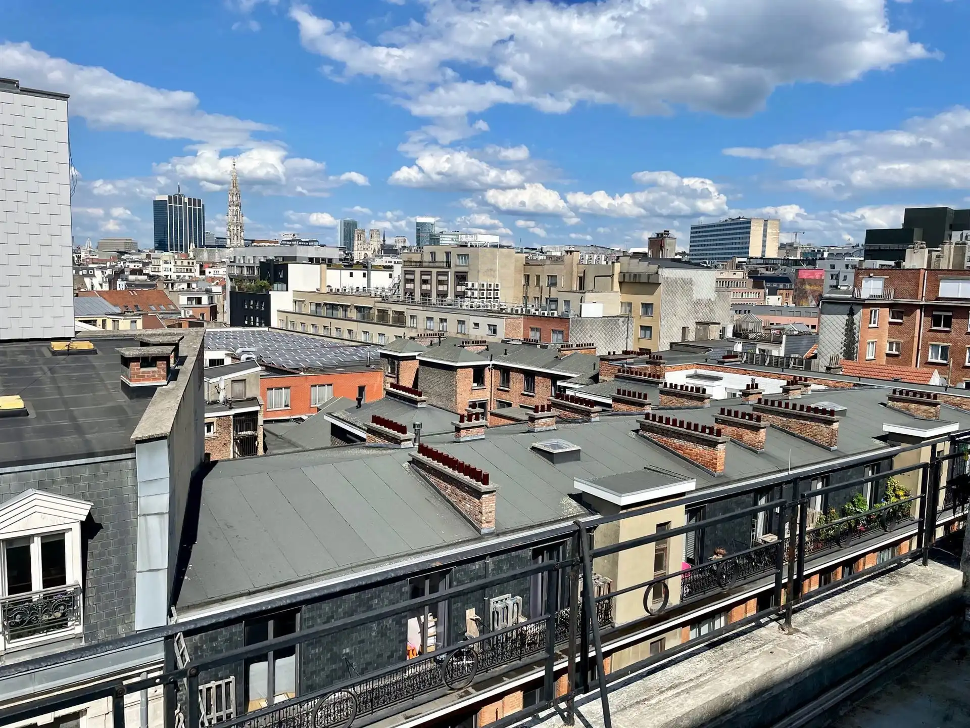 Appartement met 2 slaapkamers + terras foto 2