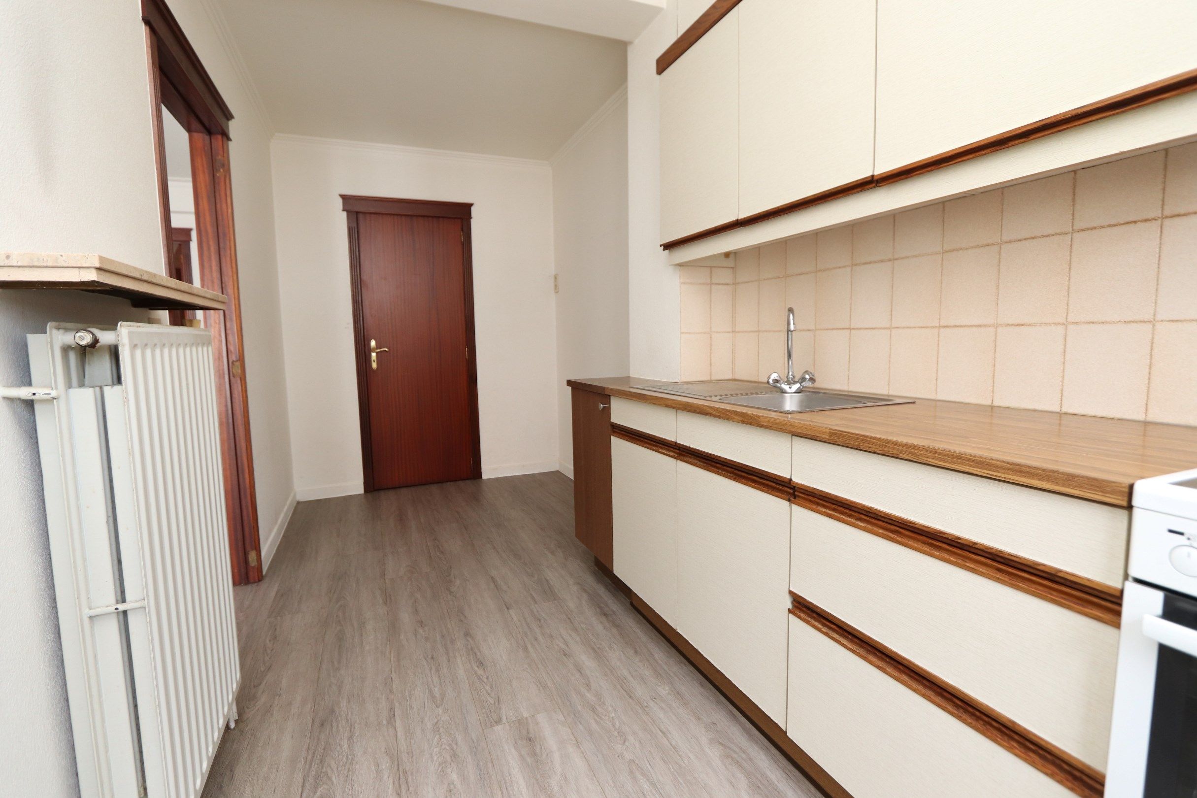 CENTRAAL GELEGEN, RUIM APPARTEMENT MET GARAGE foto 7