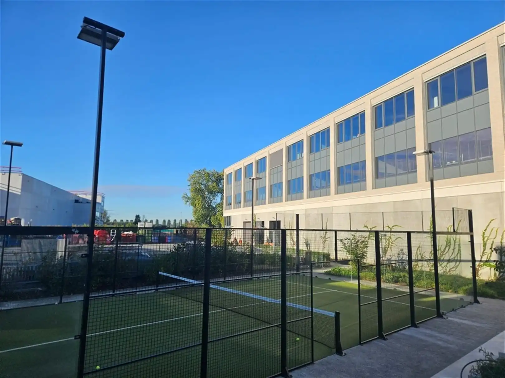 Nieuwbouw magazijnruimtes langs de E40 in Drongen  foto 5