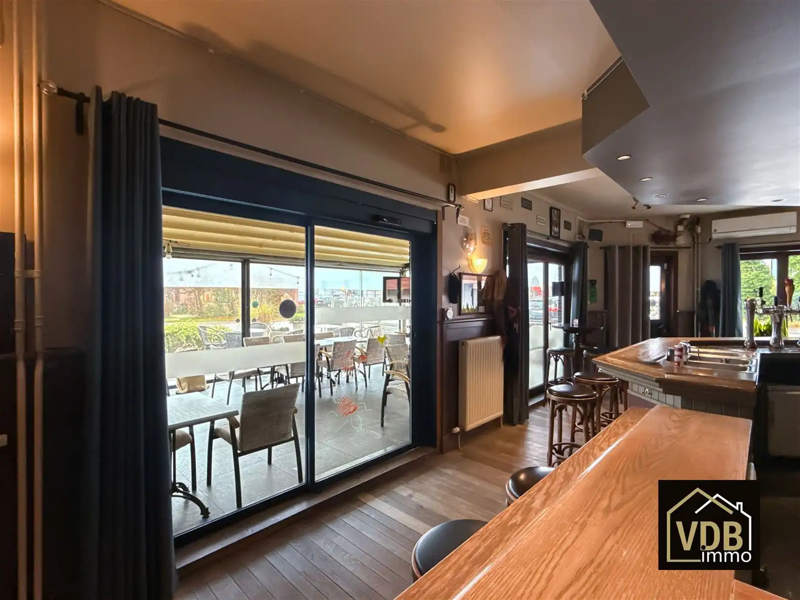 HANDELSHUIS MET WOONST foto 22