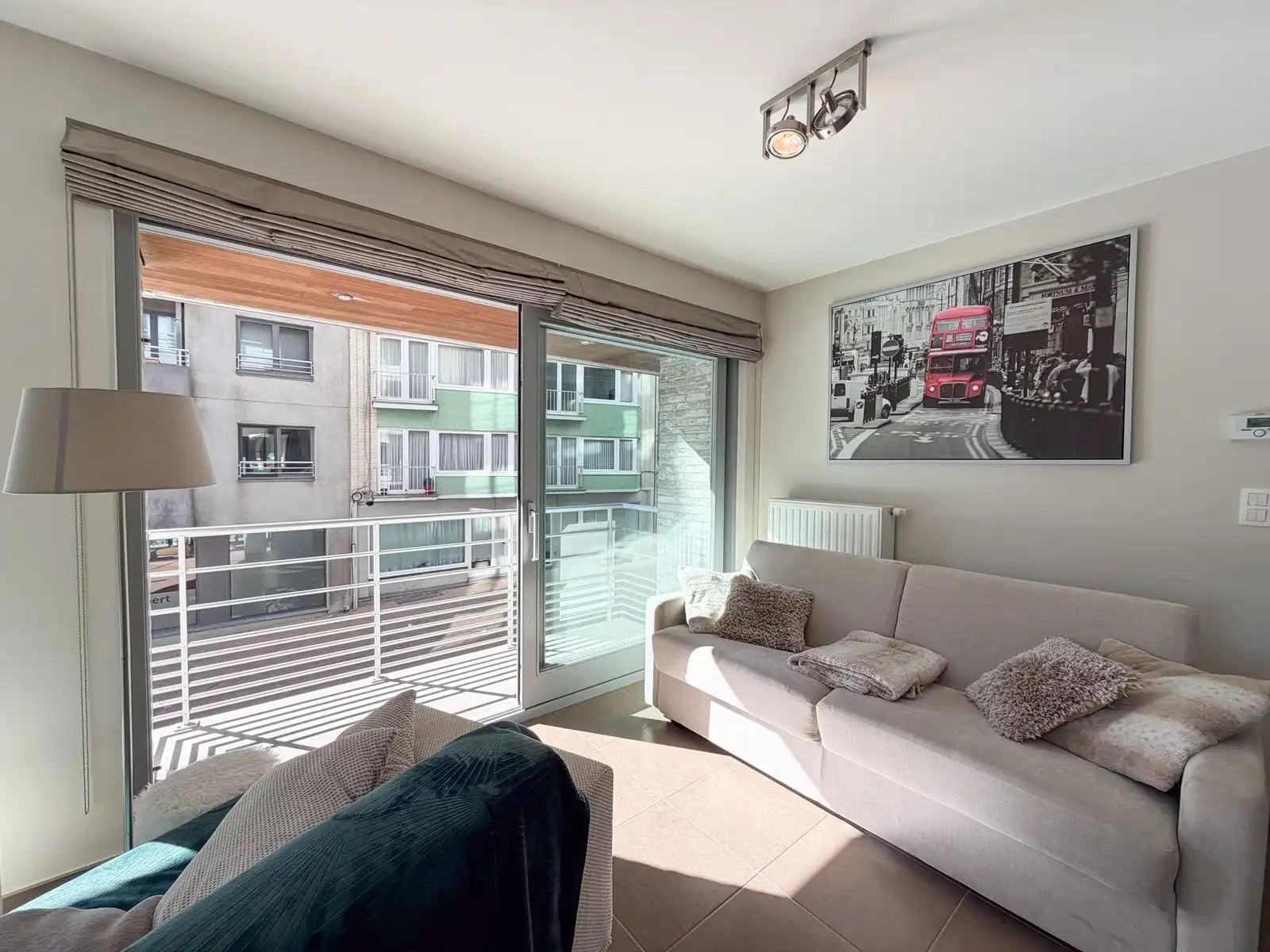 Lichtrijk hoekappartement met 1 slaapkamer in hartje Oostende foto 2
