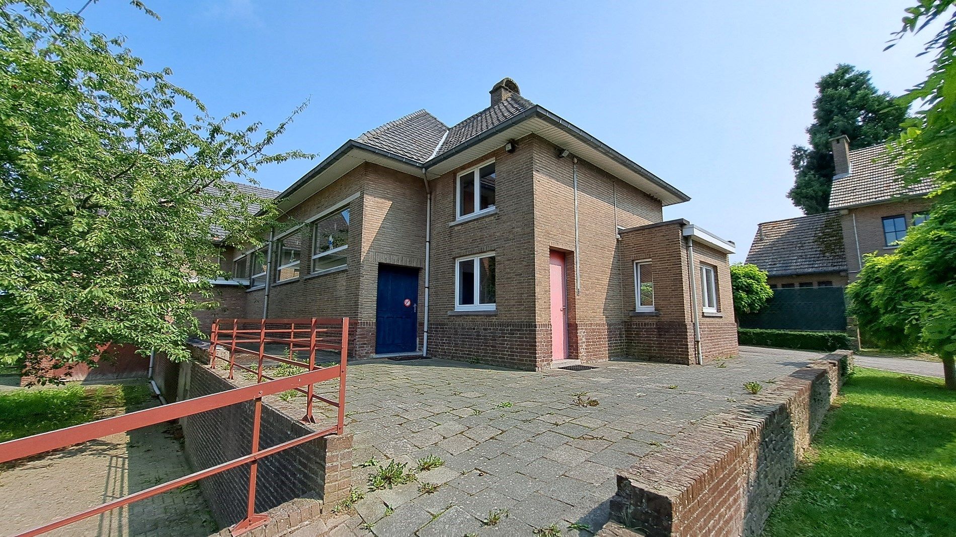 Multifuntioneel gebouw zijnde voormalig schoolgebouw foto 4