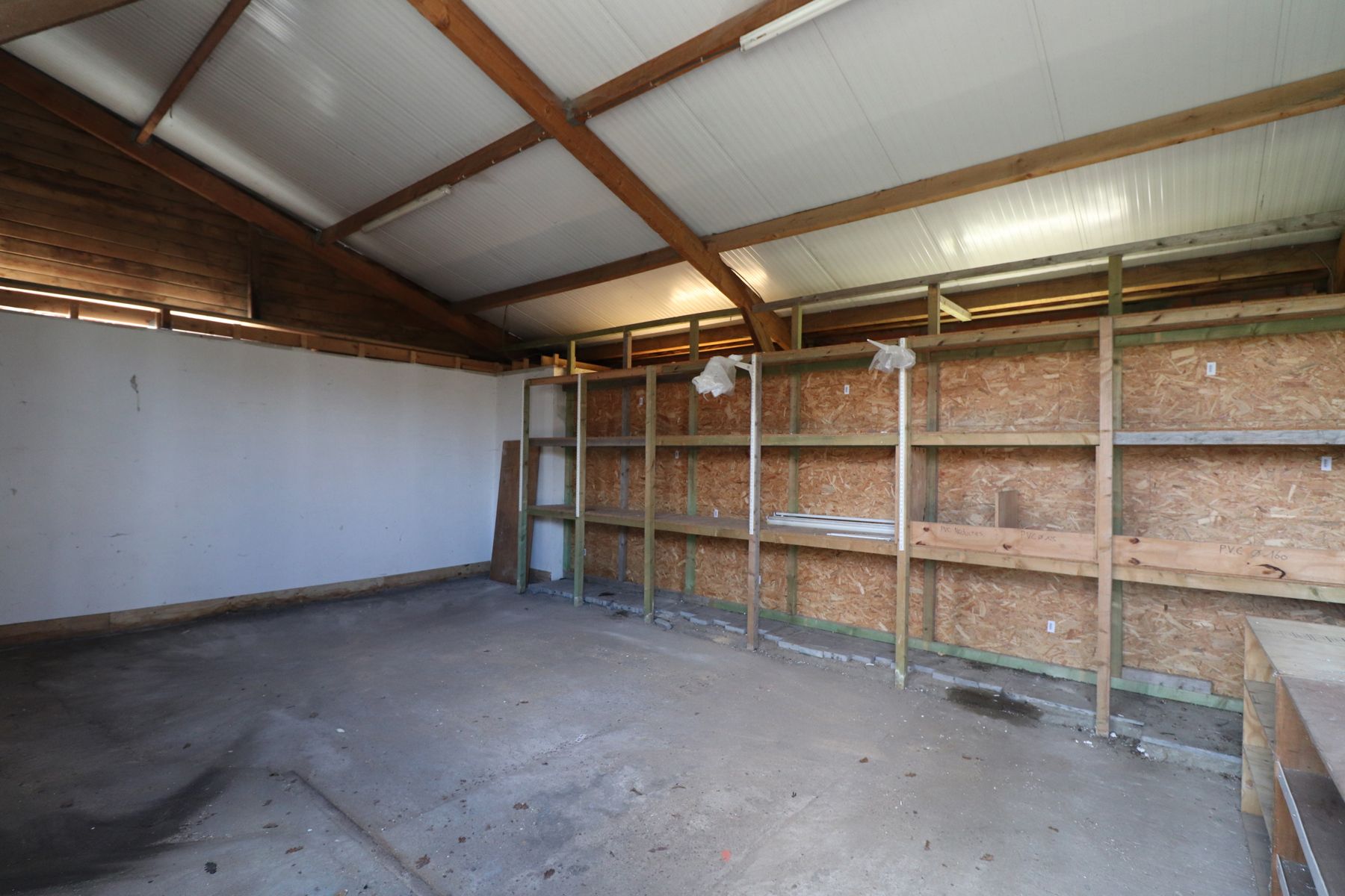 Een werkhuis-opslag-toonzaalruimte links vooraan van 175 m². foto 12