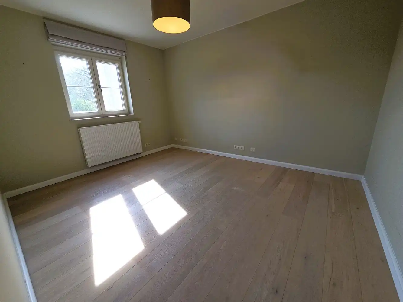 Prachtige villa woning, 5 slaapkamers, 2 badkamers in een zeer rustige straat gelegen foto 14