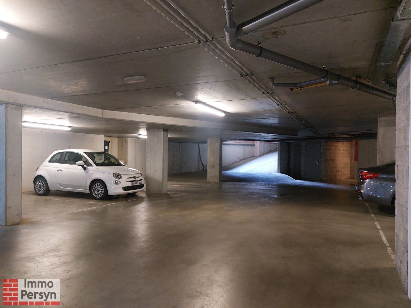 Autostaanplaats in ondergrondse garage foto 6