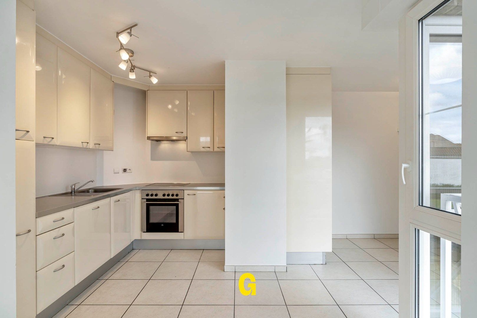 Aangenaam duplexappartement met drie slaapkamers, autostandplaats en kelderberging foto 8