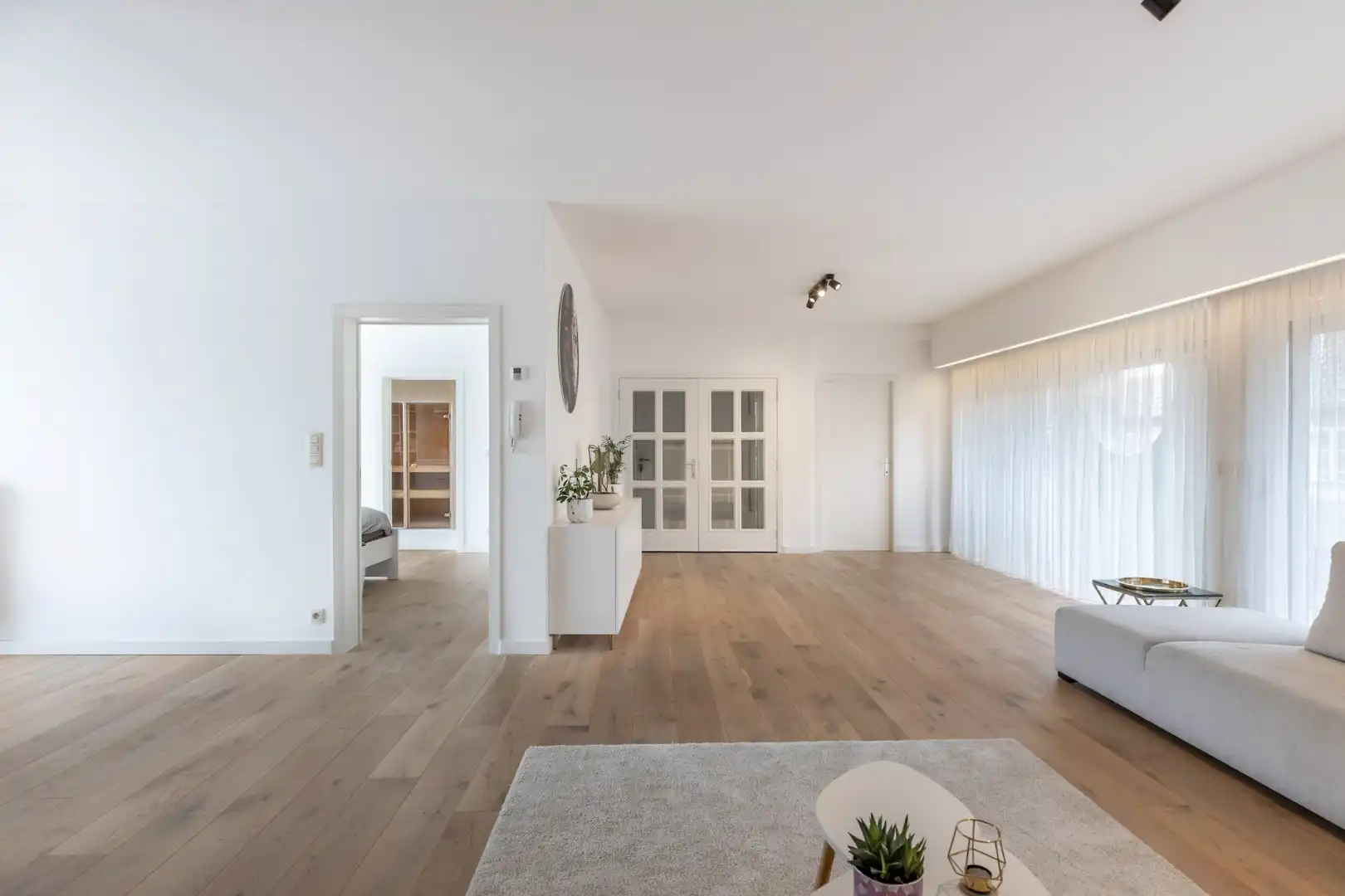 Modern en comfortabel gerenoveerd appartement op de eerste verdieping in het centrum van Neeroeteren foto 9