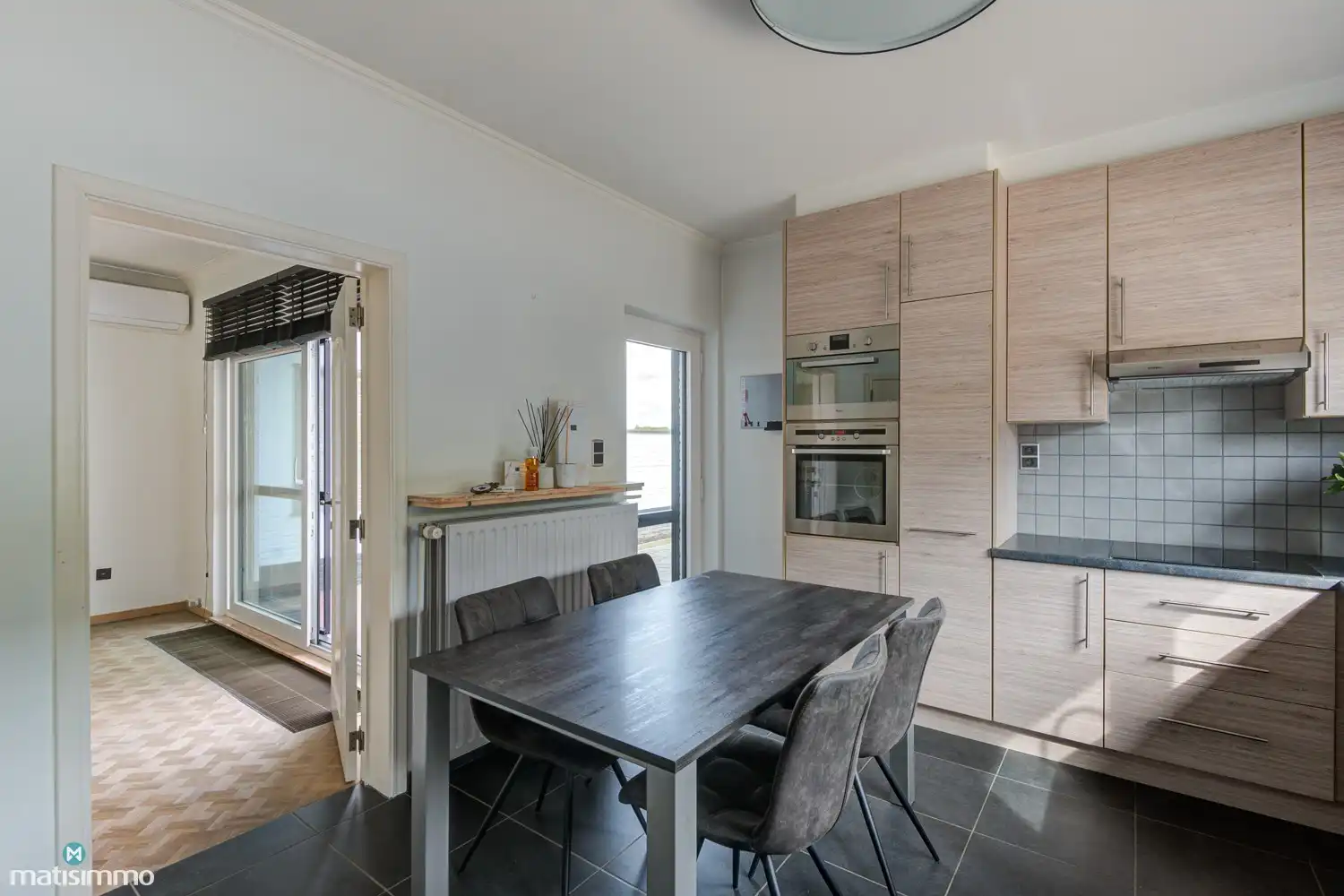 VOLLEDIG GERENOVEERDE EN ENERGIEZUINIGE WONING MET DUBBELE GARAGE EN OPSLAGRUIMTE IN HERDEREN foto 11
