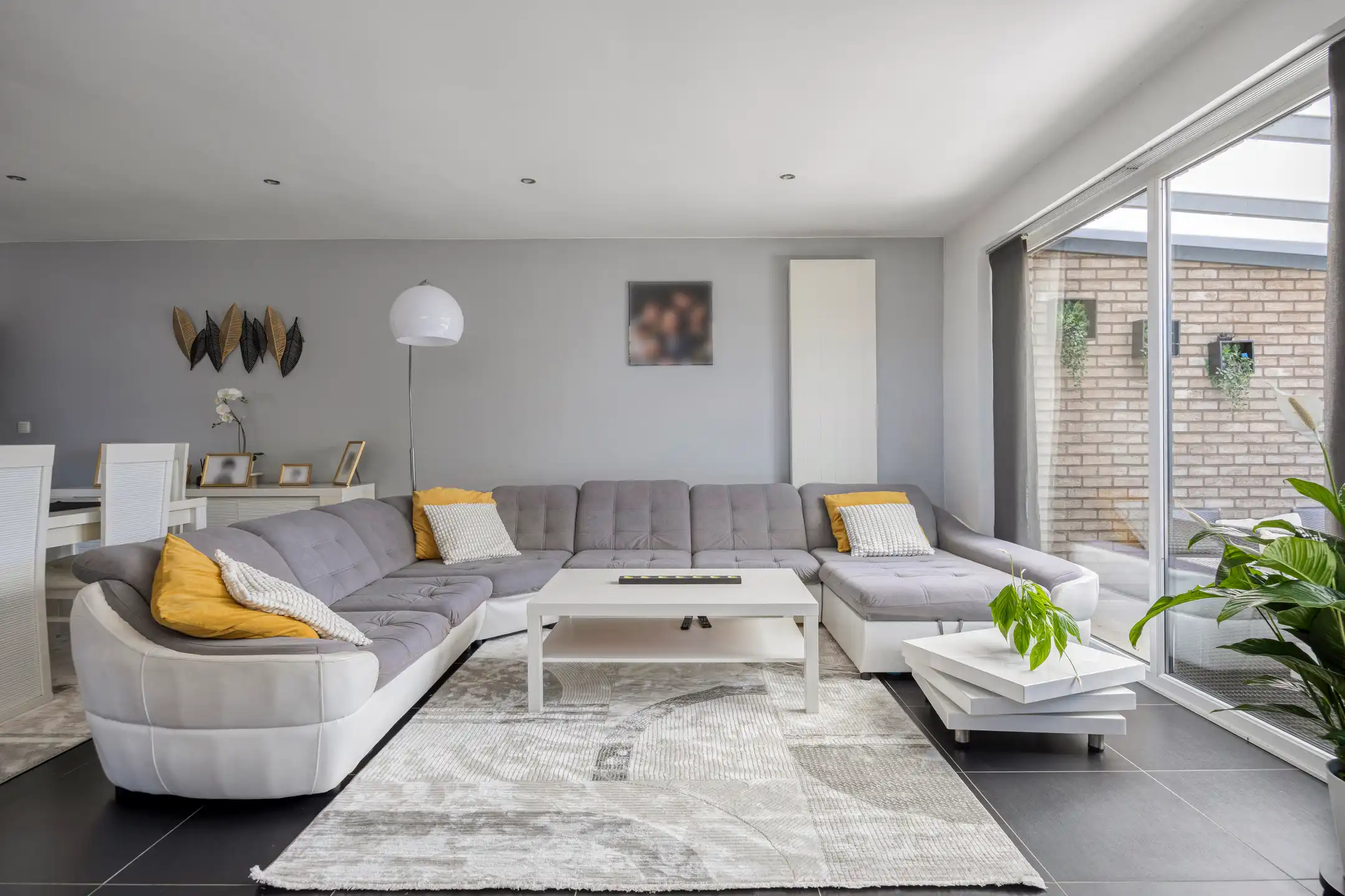 Ruime gezinswoning van 215 m² met vier à vijf slaapkamers en tuin foto 6