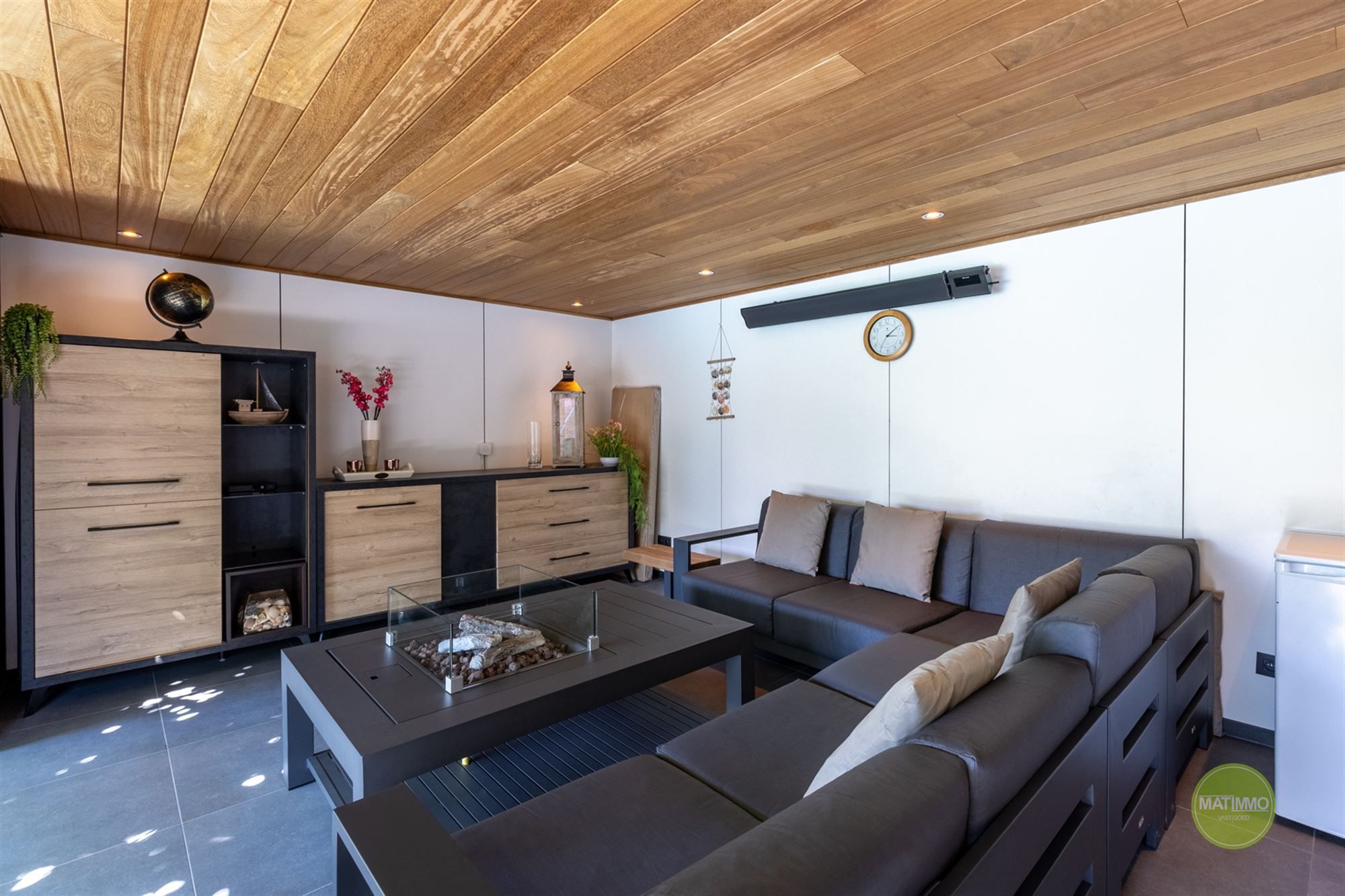 Instapklare gezinswoning met magazijn, zwembad en poolhouse  foto 29