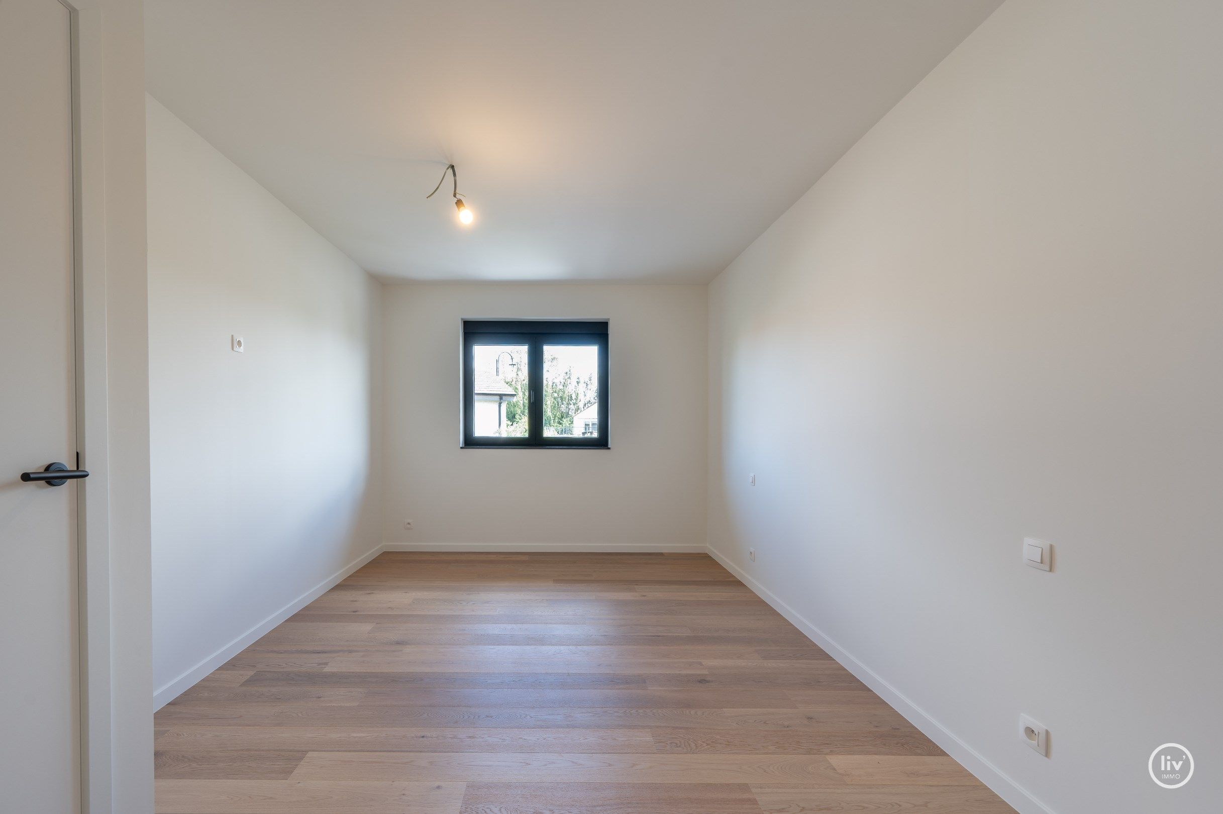 Prachtige alleenstaande en energiezuinige villa met zwembad en alle hedendaags modern comfortgelegen op een terrein van 699 m² en dit in een residentiële villaw foto 28