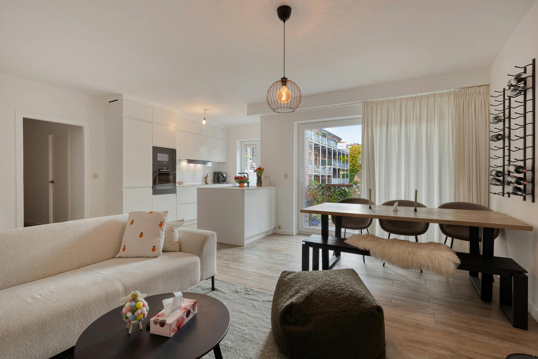 Appartement met twee slaapkamers en terras te koop Antwerpen foto 2