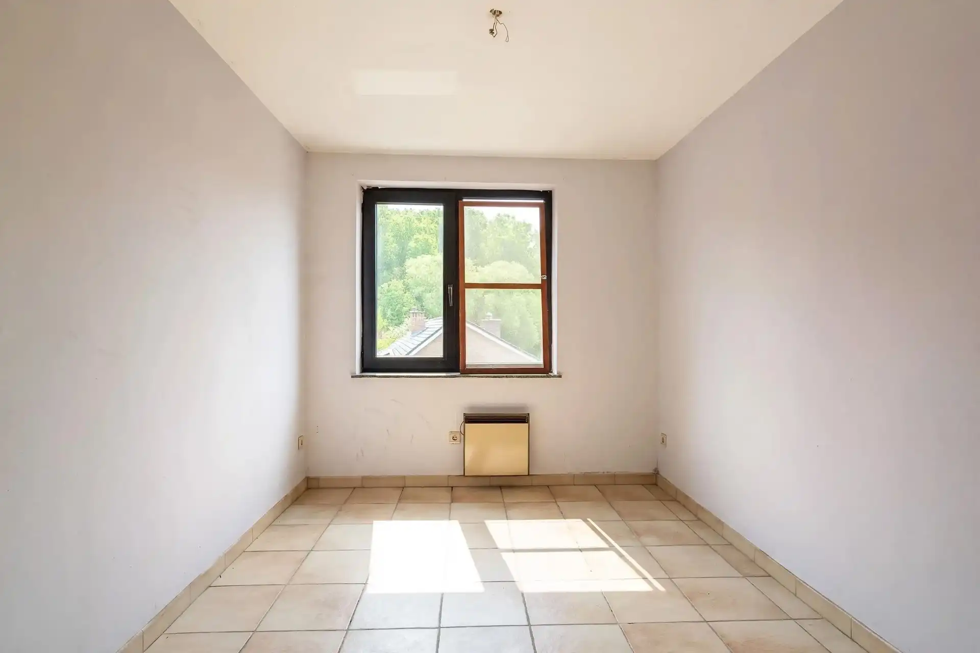 Ruim appartement met drie slaapkamers en staanplaats te Gijzegem foto 12