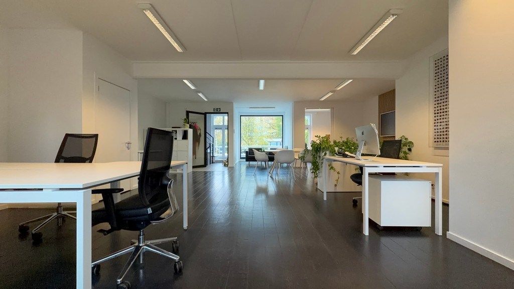 Mooi ingerichte kantoorruimte te huur in Wilrijk foto 9