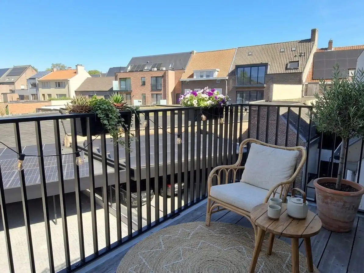 RUIM NIEUWBOUW DUPLEXAPPARTEMENT MET 3 SLPKS | TERRAS EN AUTOSTAANPLAATS IN RUISELEDE foto 9