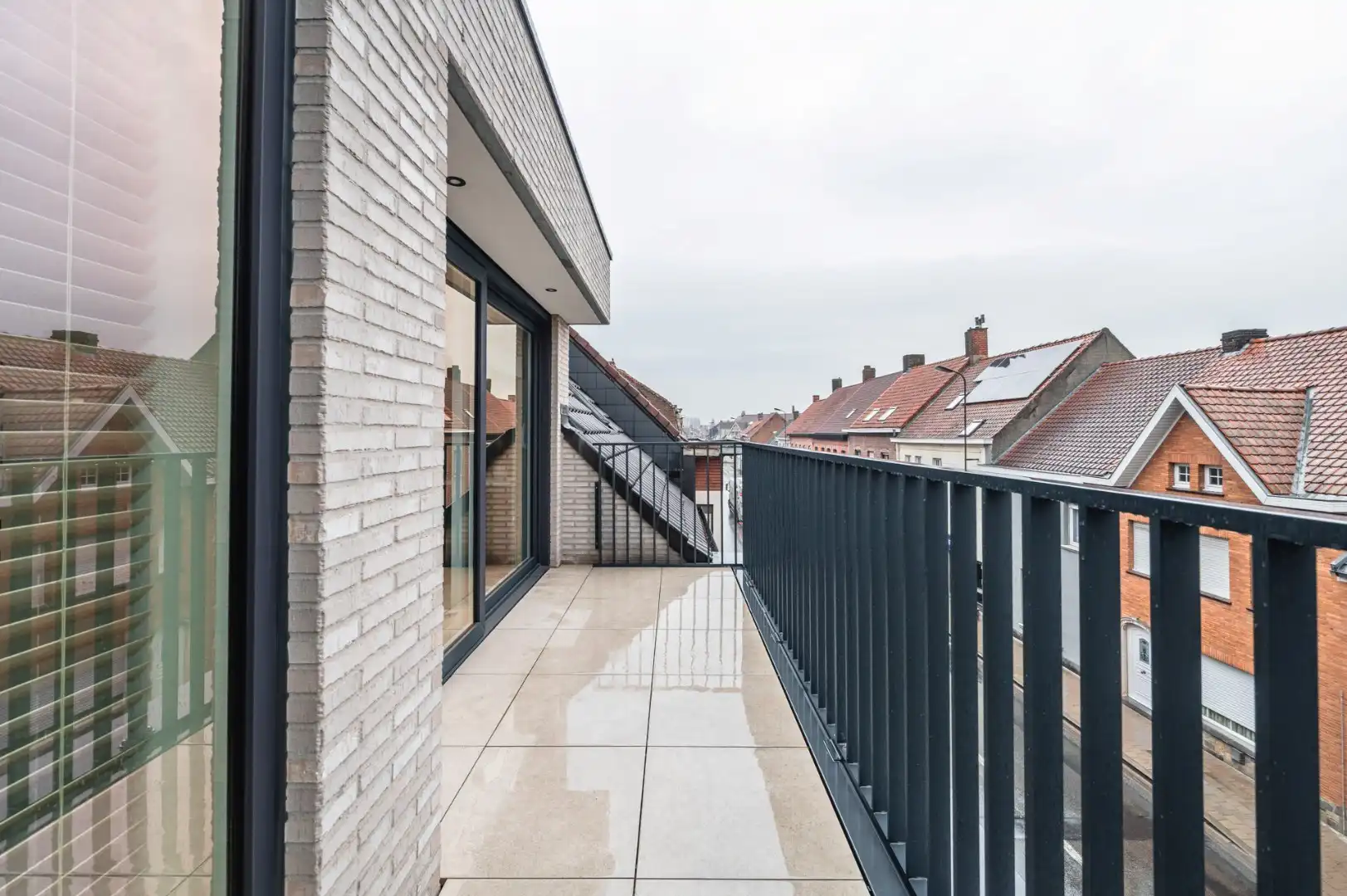 BEN appartement met aangenaam terras, 2 slks, autostaanplaats en direct instapklaar. foto 7