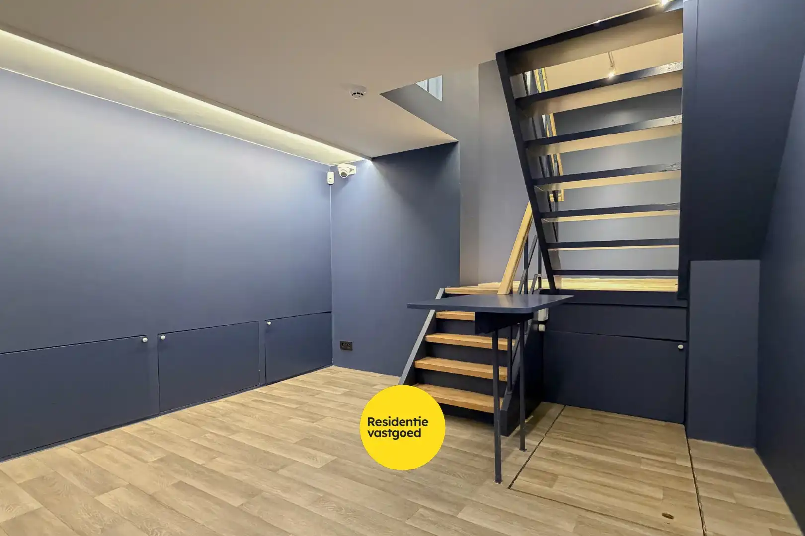 Uitzonderlijke investeringsopportuniteit in Galerij Ter Steeghere – hartje Brugge foto 6