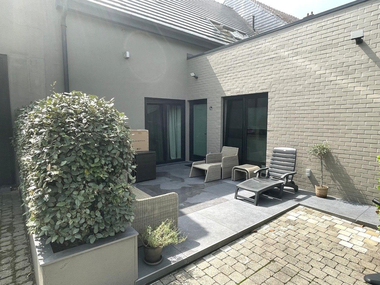 Instapklaar en polyvalent handelspand met 2 handelsruimten en ruim appartement foto 22