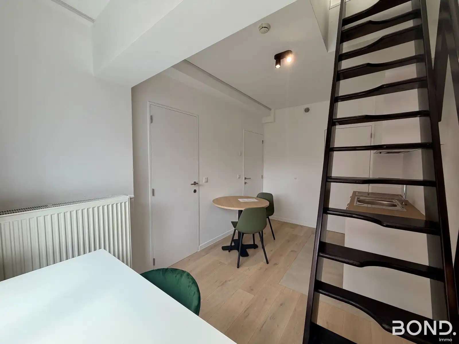 Lichtrijke studentenkamer met eigen badkamer op toplocatie foto 8