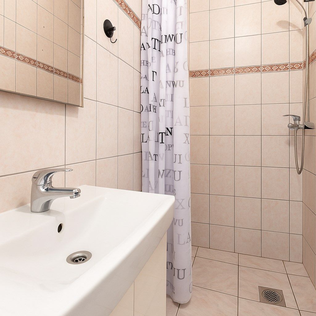 Eengezinswoning met 4 a 5 slaapkamers en koer! foto 6