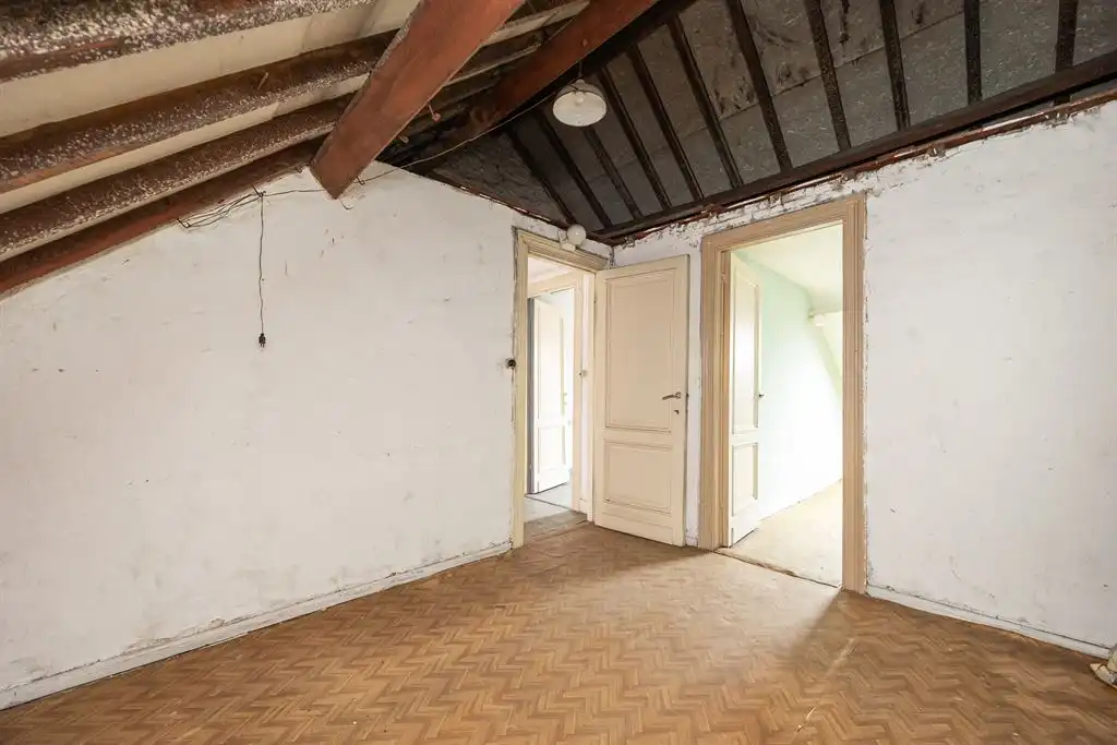 Te renoveren woning met authentieke elementen foto 24