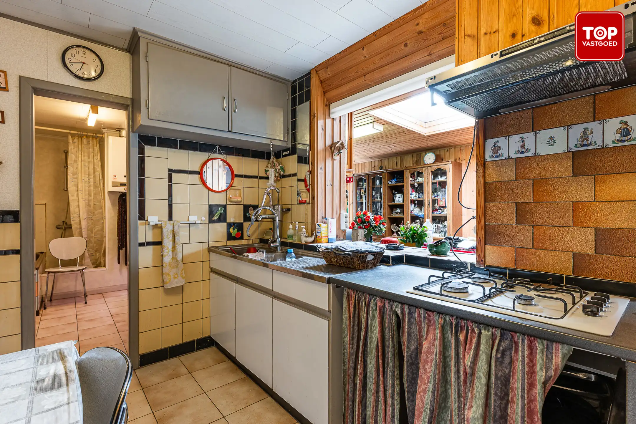 Te renoveren woning met prachtige, zonnige tuin foto 7