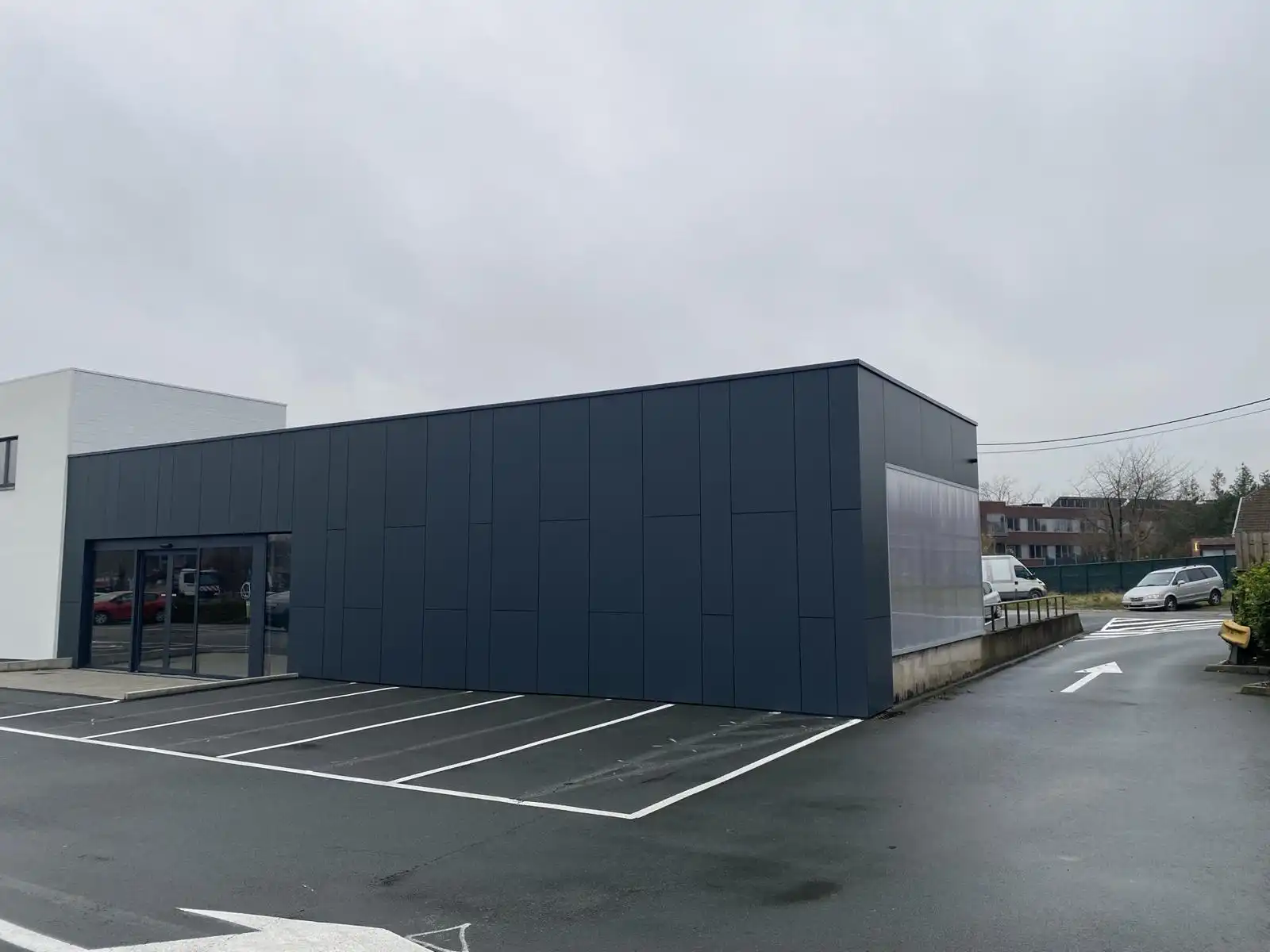 Commerciële ruimte met parking te huur in Halle foto 6