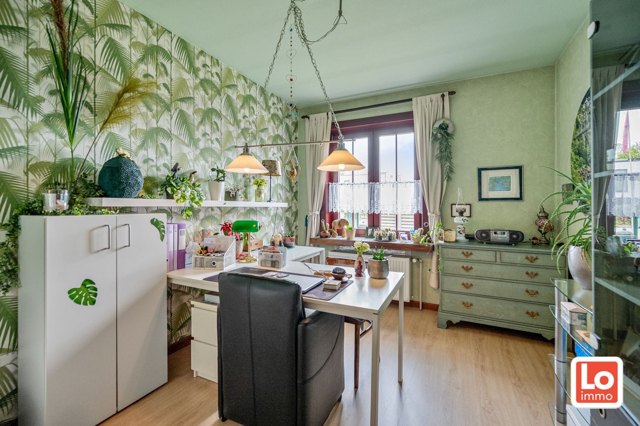 Degelijke alleenstaande woning met inpandige garage gelegen op een strategische locatie vlakbij Beervelde Dorp en het Park van Beervelde! foto 7