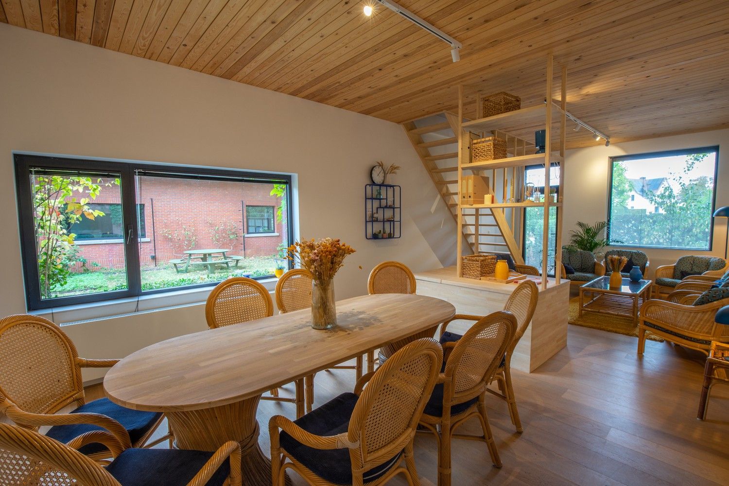 Rustig gelegen kantoorruimte in groene omgeving met parkeergelegenheid foto {{pictureIndex}}