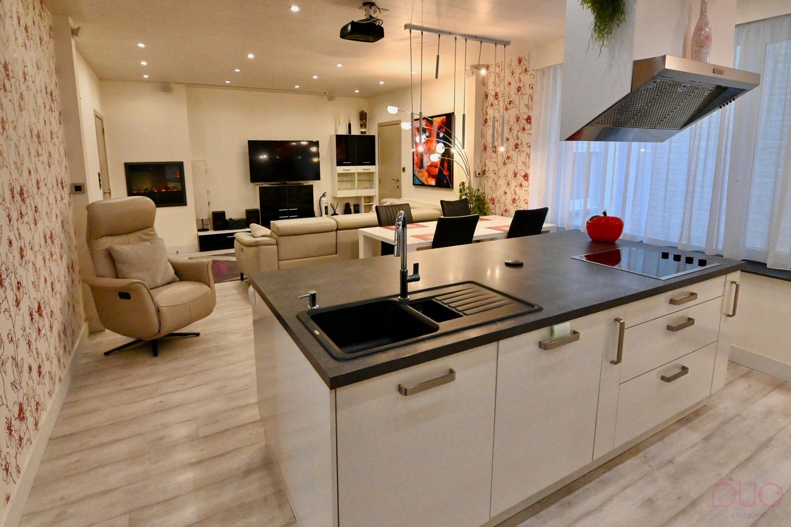 Stijlvol wonen vlak bij zee – volledig gerenoveerd gelijkvloers 3 slaapkamer appartement in de statige Warschaustraat foto 7