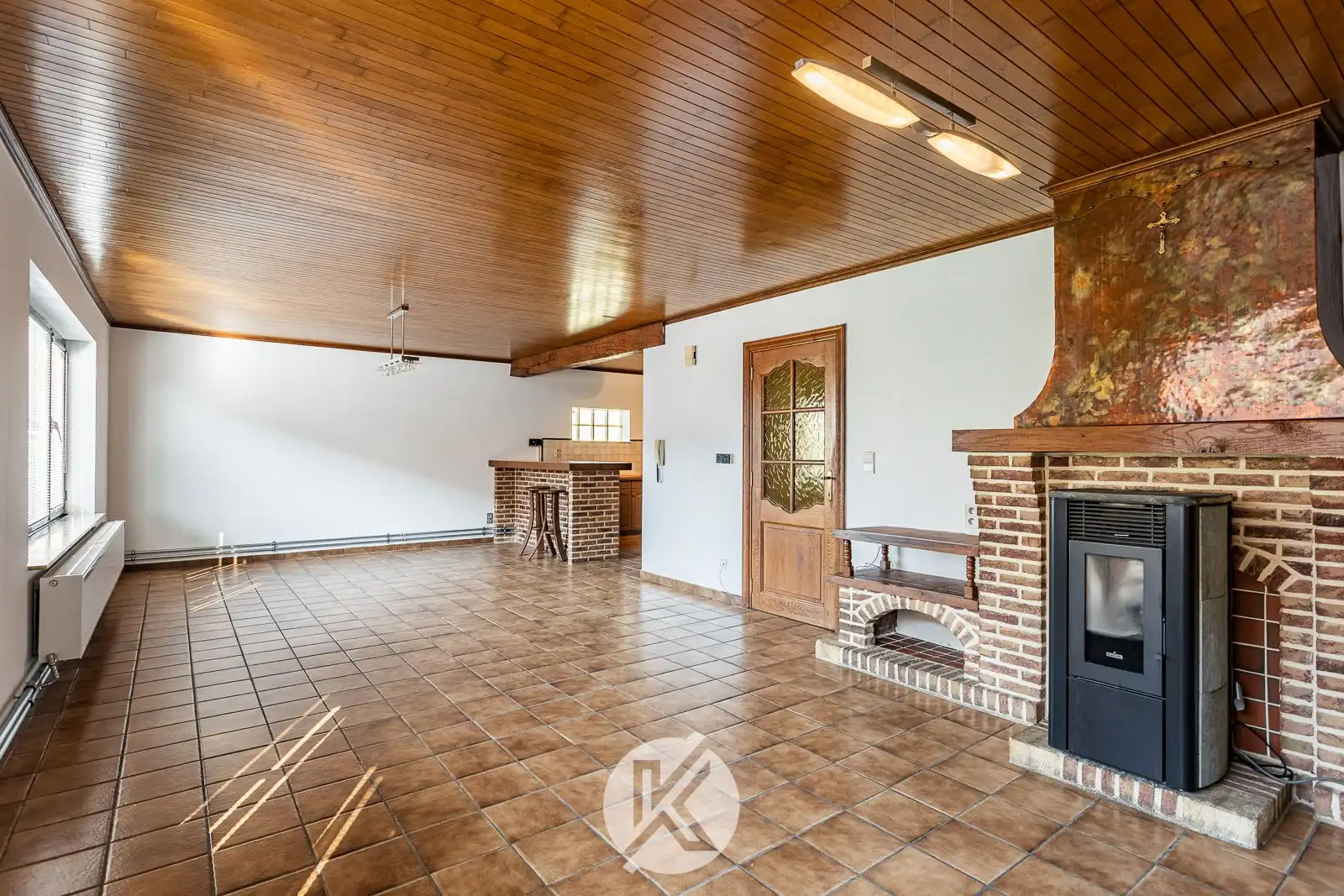 Veelzijdige eigendom met handelsruimte en bel-etagewoning foto 12