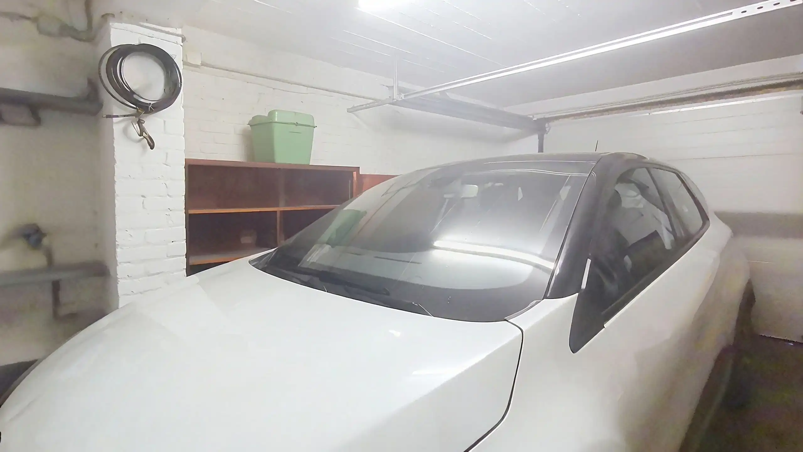 Bel-etagewoning met garage en tuin om op te frissen foto 19