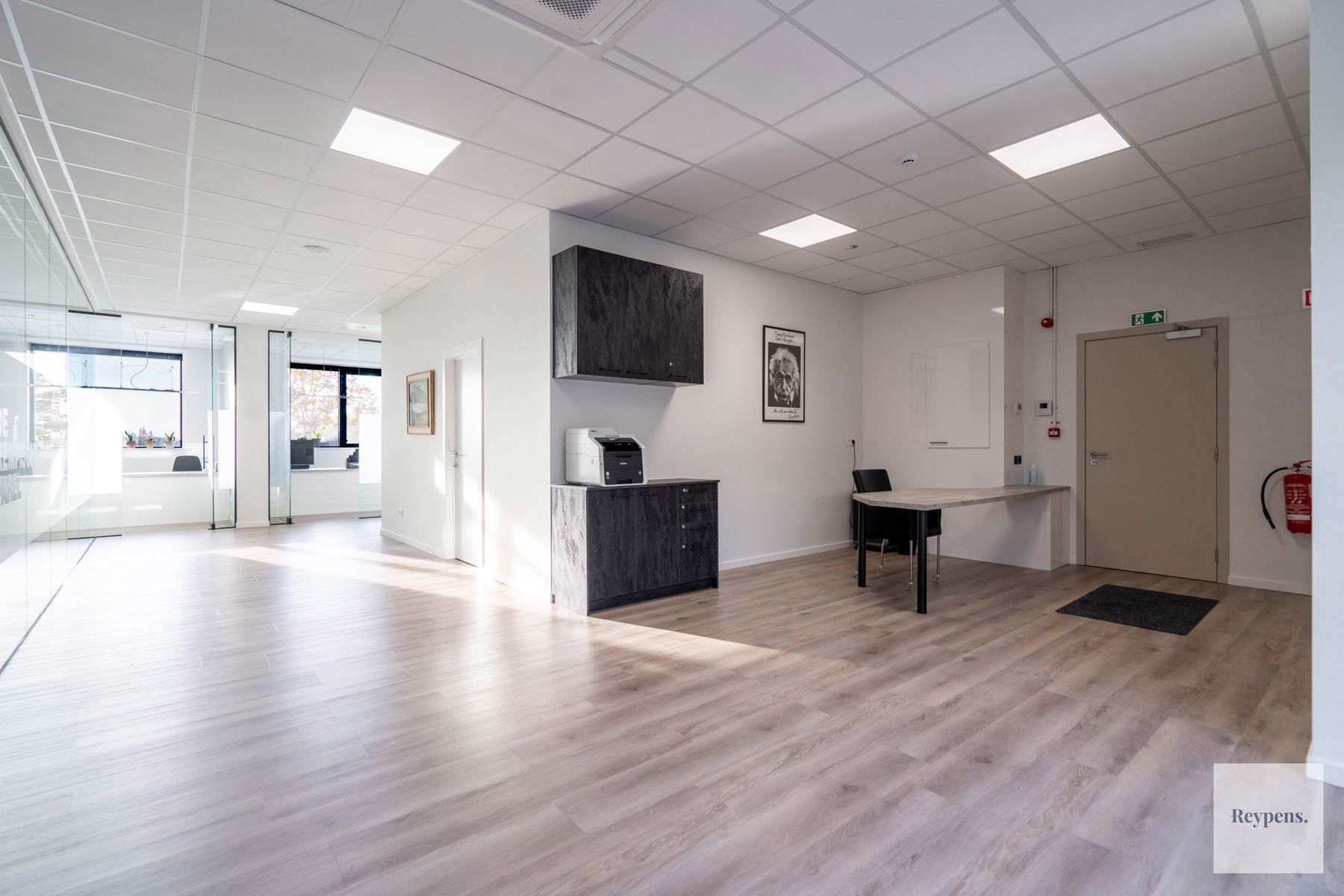 Polyvalente commerciële ruimte in KMO park foto {{pictureIndex}}