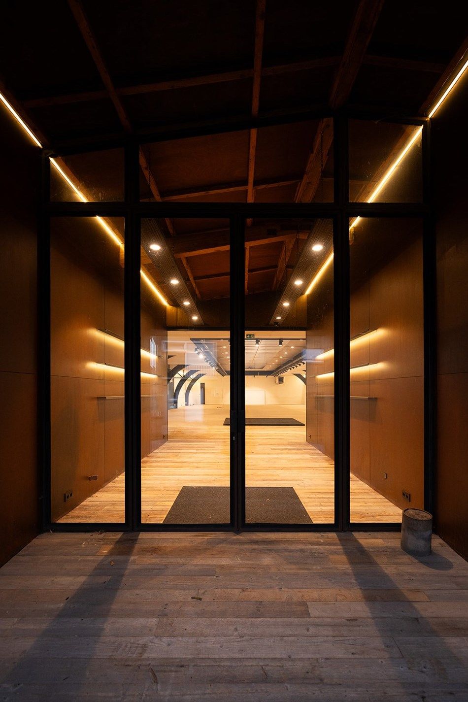Bijzondere multifunctionele eigendom met geïntegreerde showroom foto 3