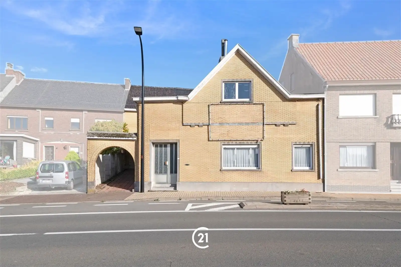 Uitzonderlijk renovatieproject met authentieke kapel! foto 7