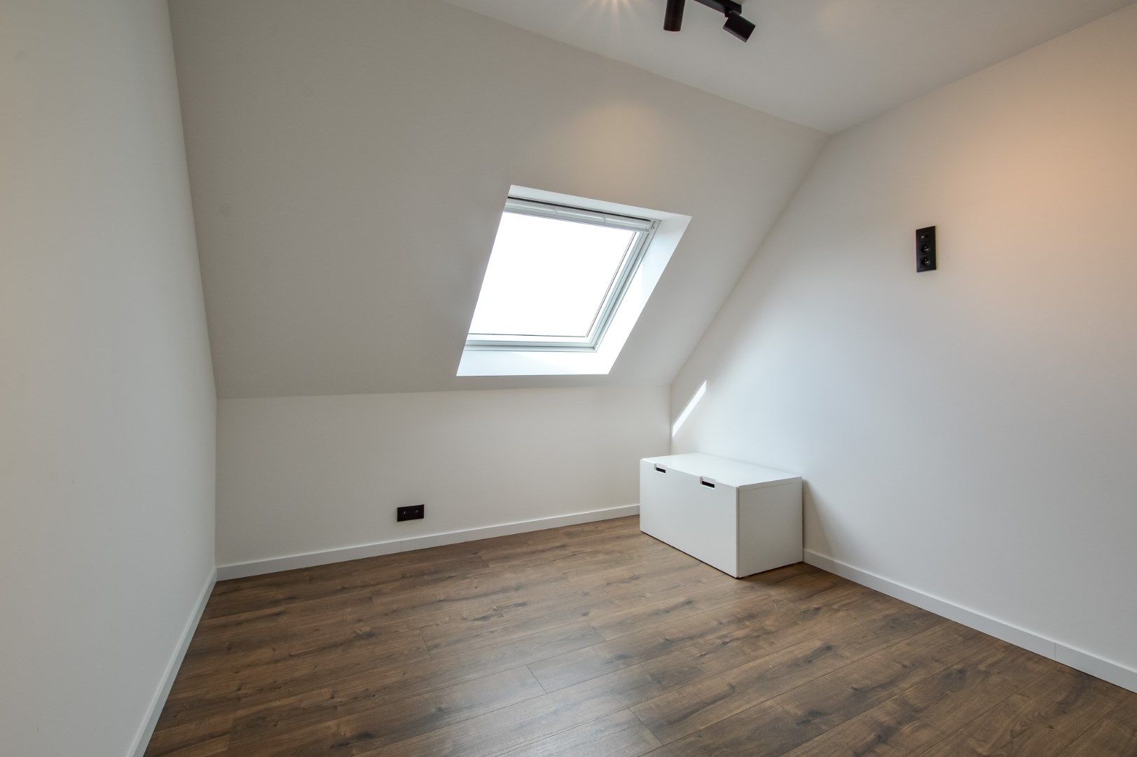 Instapklare halfopen nieuwbouwwoning te Varsenare! foto 11