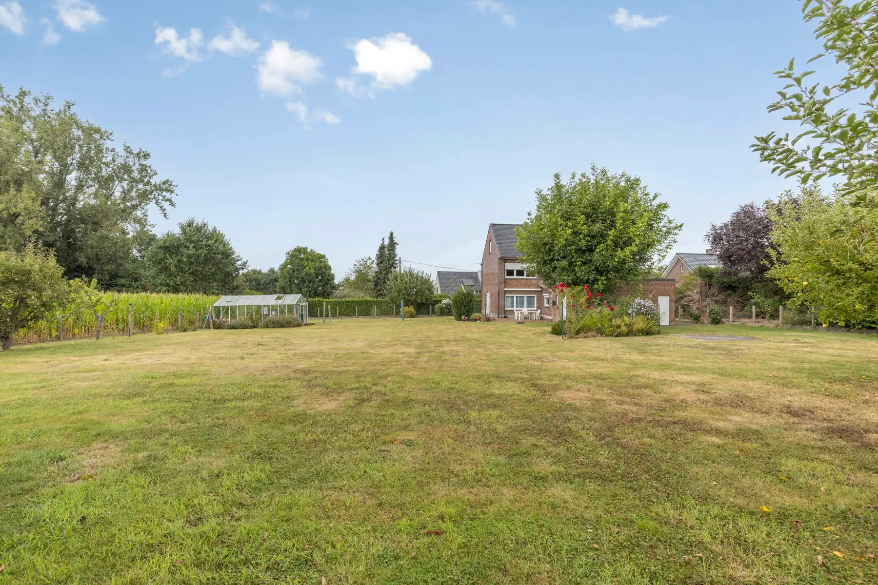 Landelijk gelegen huis met 4 kamers, garage & prachtige tuin foto 3