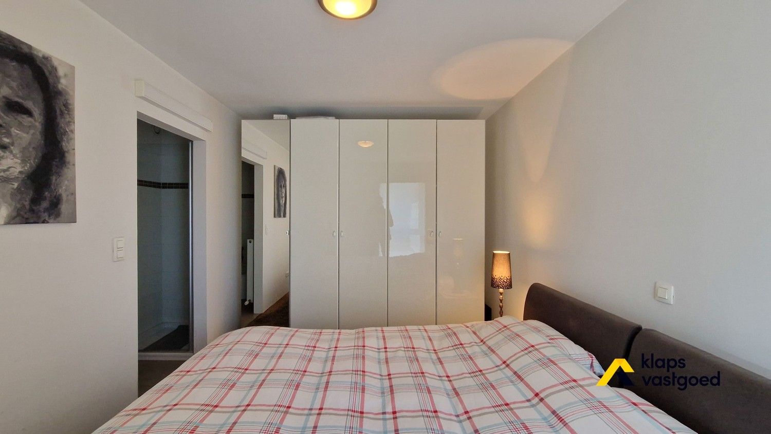 Ruim en aangenaam gelijkvloers appartement op wandelafstand van het centrum van Maaseik. foto 15