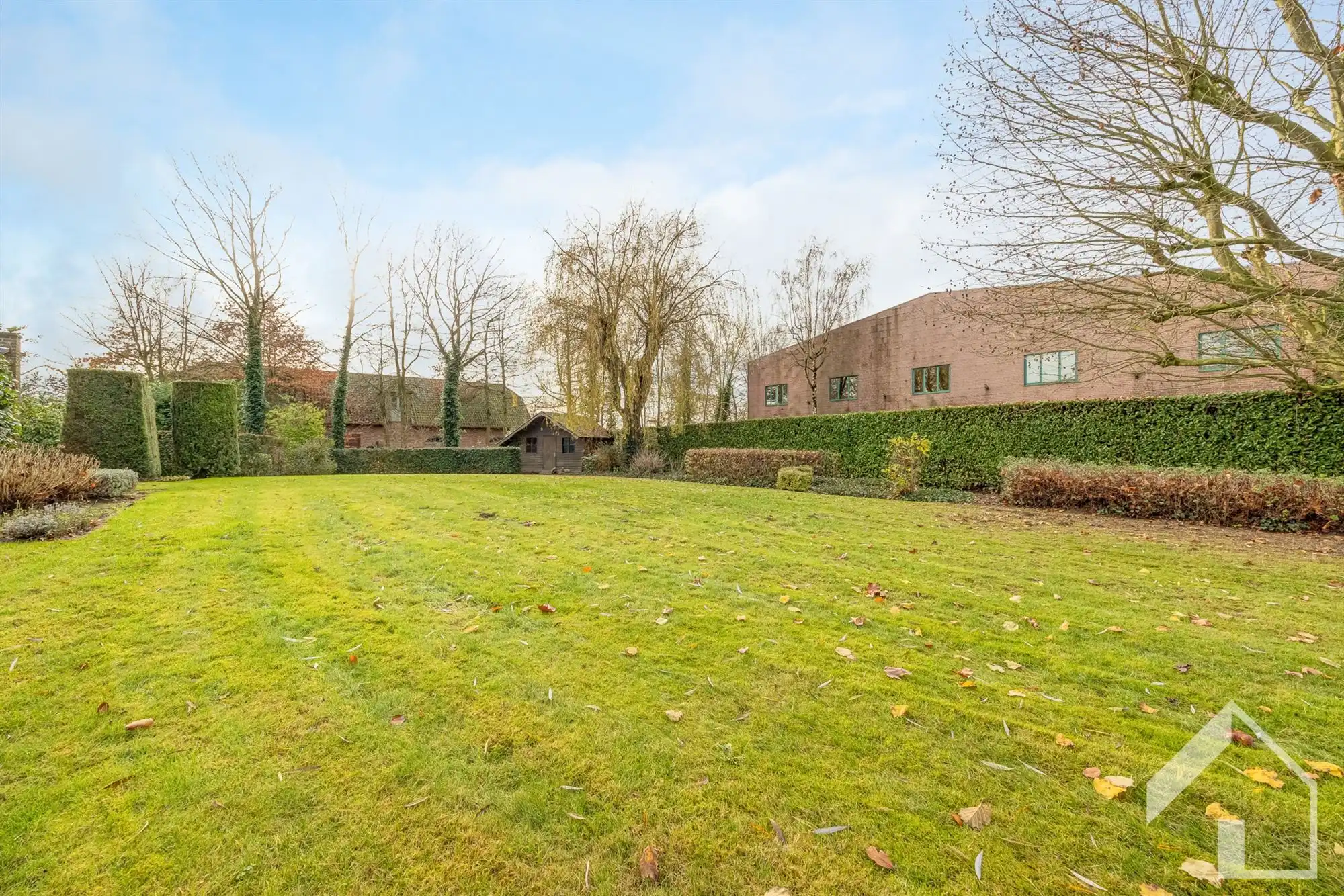 Privéwoning met bedrijfspand foto 12