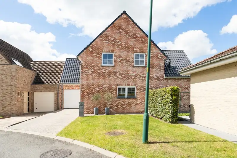 Roeselare - Instapklare gezinswoning met prachtige tuin foto 26