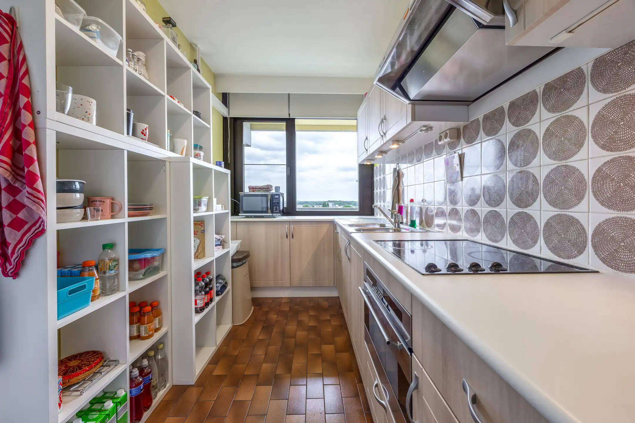 Mooi verzorgd appartement op 12de verdieping  met prachtig zicht, 2 slaapkamers en ondergrondse staanplaats foto 6
