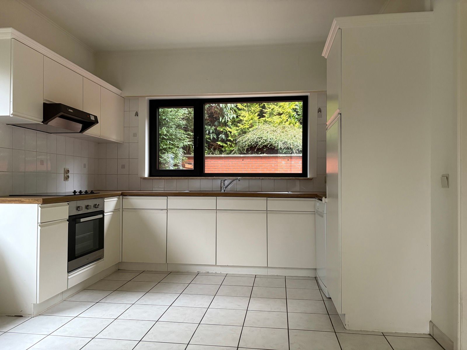 Ruime gezinswoning - rustig wonen in het groen. foto 9