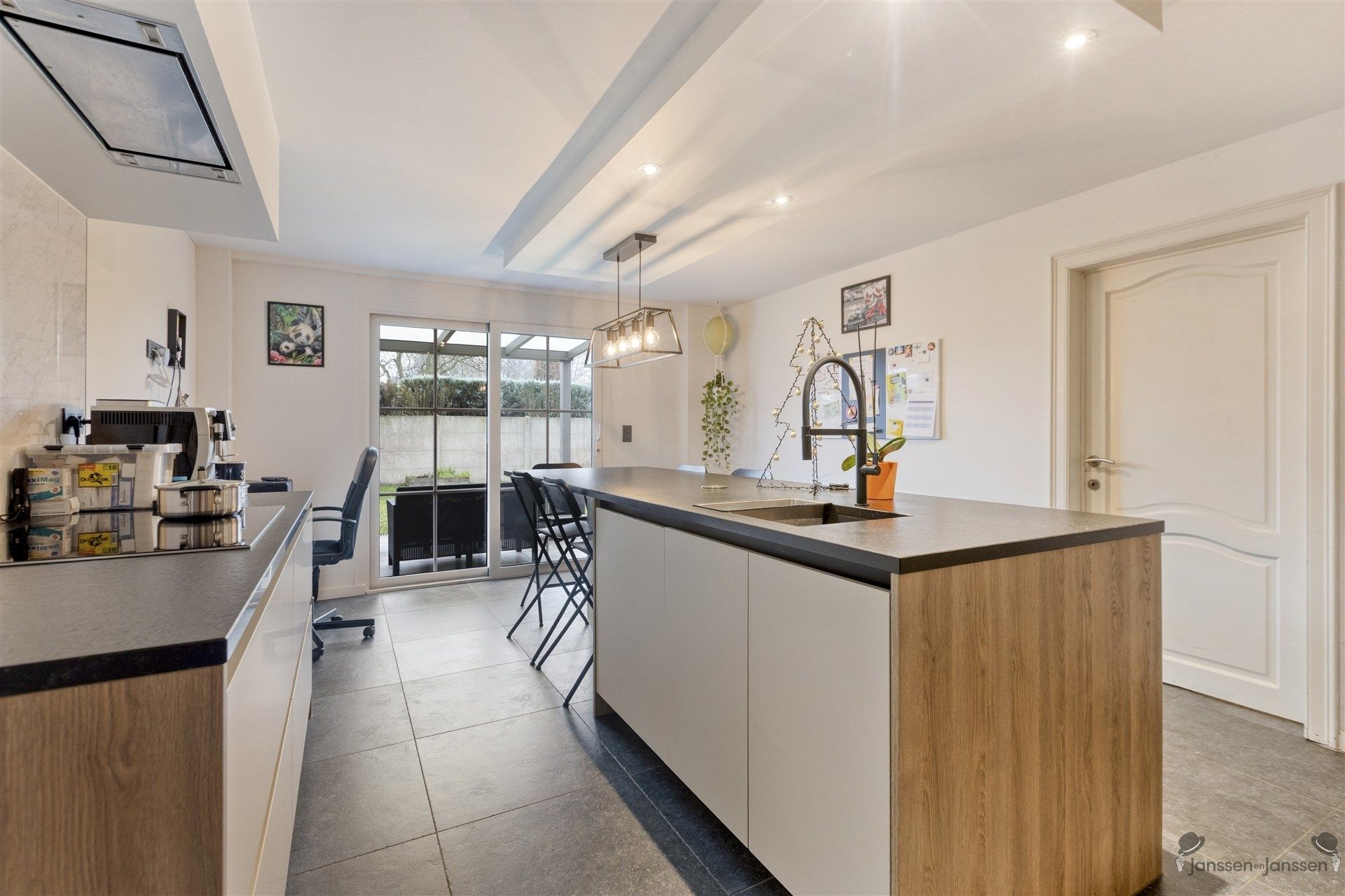 Instapklare recent vernieuwde gezinswoning foto 8