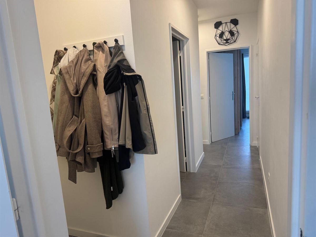 Mooi gerenoveerd 2 slaapkamer appartement foto 10