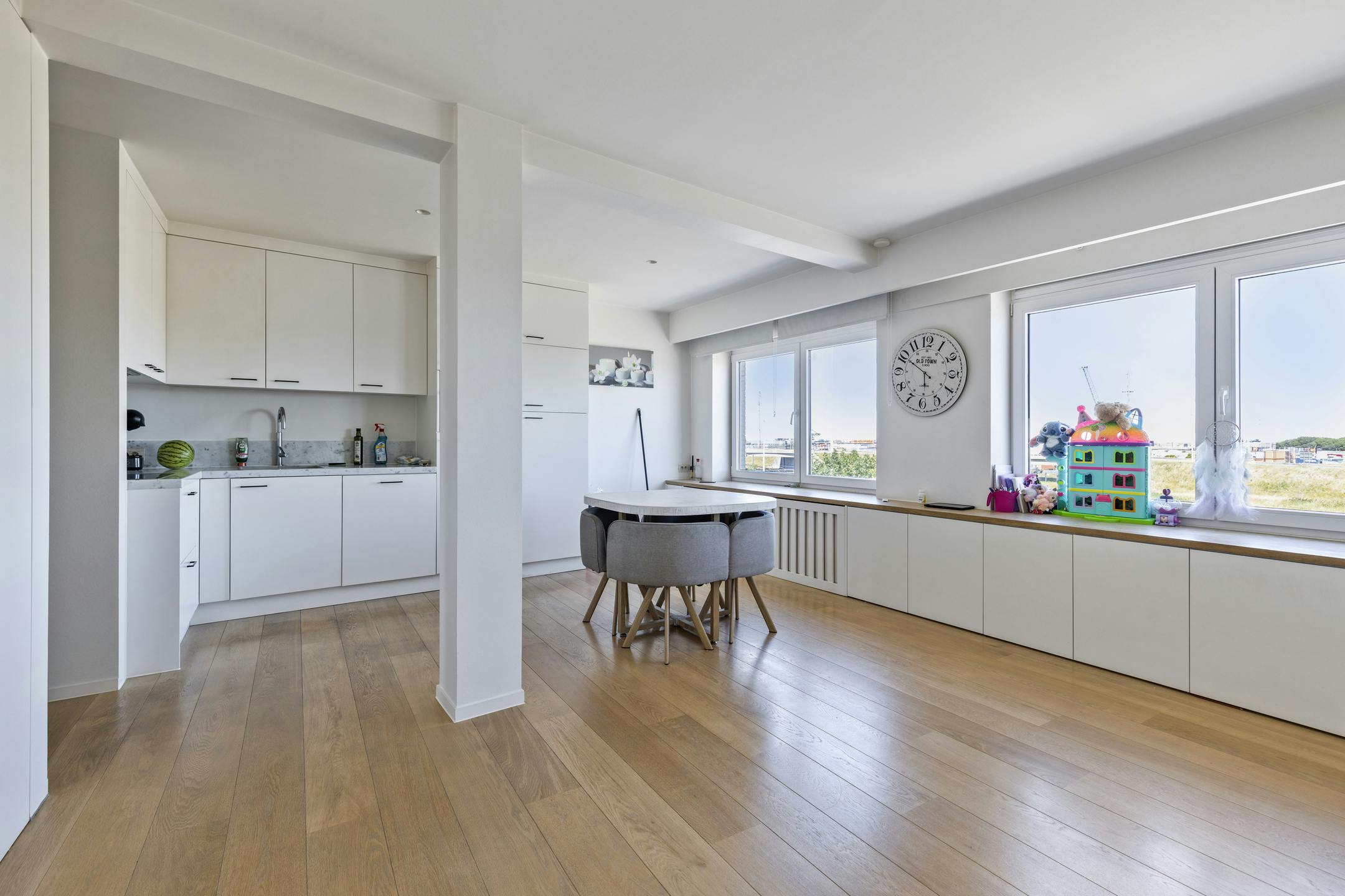 Instapklaar twee slaapkamer appartement te koop in Zeebrugge foto {{pictureIndex}}